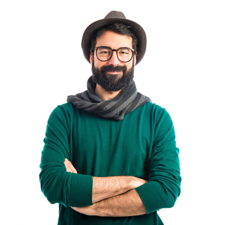 Photo bohemian man with his arms crossed
